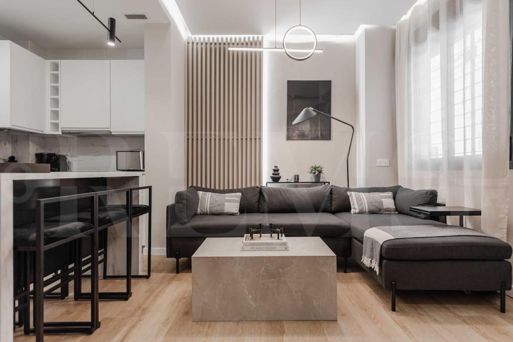 Contemporary Minimalist Apartment By Rems Málaga Esterno foto