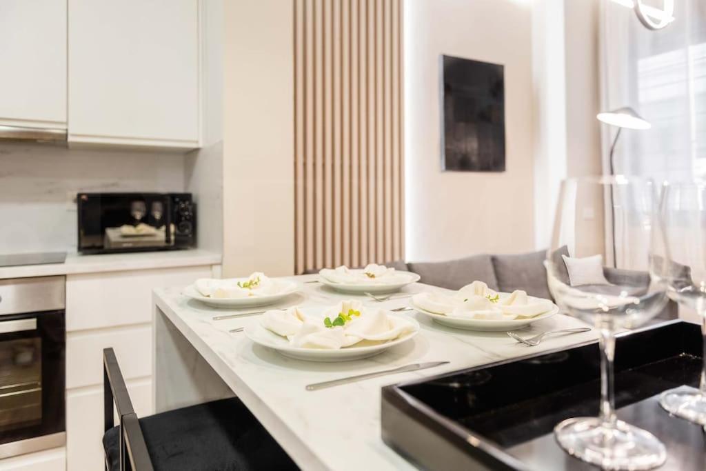 Contemporary Minimalist Apartment By Rems Málaga Esterno foto