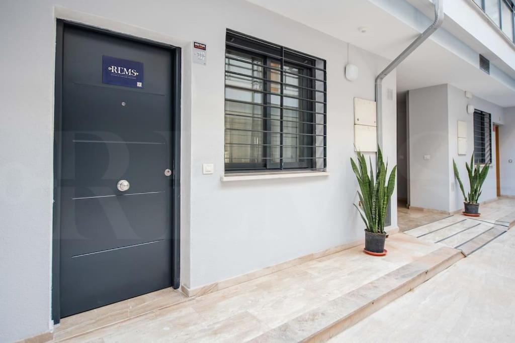 Contemporary Minimalist Apartment By Rems Málaga Esterno foto