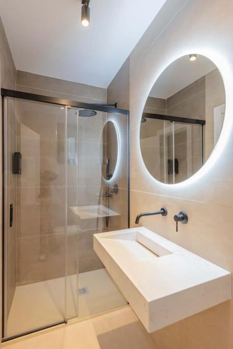 Contemporary Minimalist Apartment By Rems Málaga Esterno foto