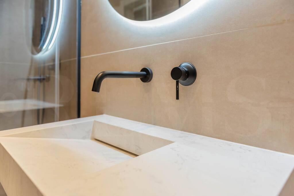 Contemporary Minimalist Apartment By Rems Málaga Esterno foto