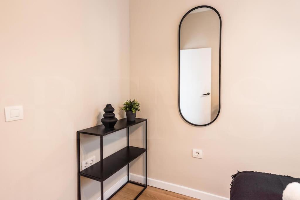 Contemporary Minimalist Apartment By Rems Málaga Esterno foto